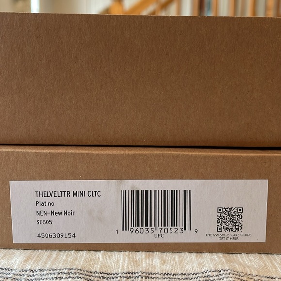 STUART WEITZMAN
The Loveletter Mini Metallic Clutch Bag - Picture 4 of 11